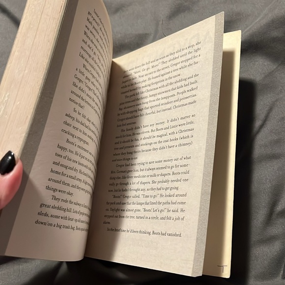 Gregor the Overlander Novel by Suzanne Collins - Picture 6 of 6